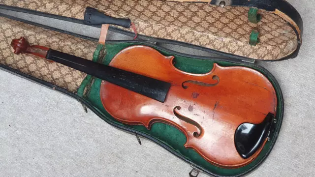 Nice old French (?)  Violin, flamed back, violon Guarnerius by "Bernardel Paris"