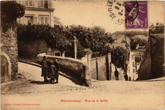 CPA MONTMORENCY - Rue de la Grille (107324)