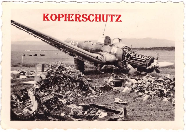 foto-junkers-ju-87-stukageschwader-77-wappen-absturz-crash-wreck-ww2