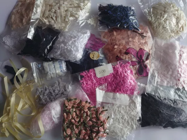 JOB LOT Ribbon bows, lace flowers, and ribbon roses in assorted packets