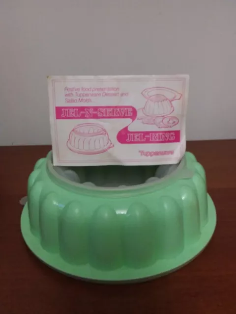 https://www.picclickimg.com/s6MAAOSwq9BkKWxX/Vintage-TUPPERWARE-Green-Jel-N-Serve-Jello-Mold-Ice-Ring.webp