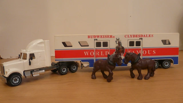 Siku No. 3721 Peterbilt Sattelzug Pferdetransporter Budweiser Clydesdales