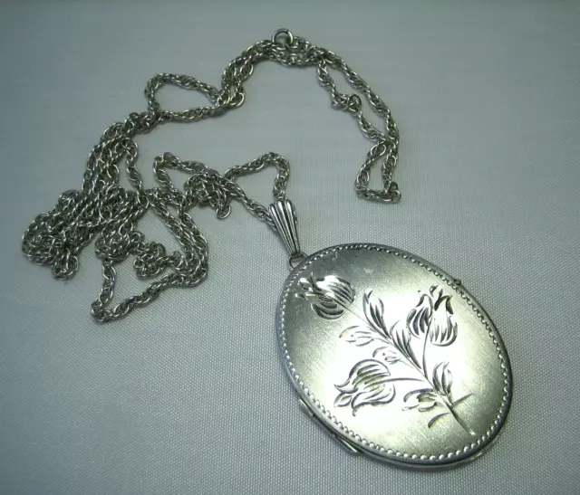 Ein großes Medaillon auf Kette Halskette, siehe Beschreibung.