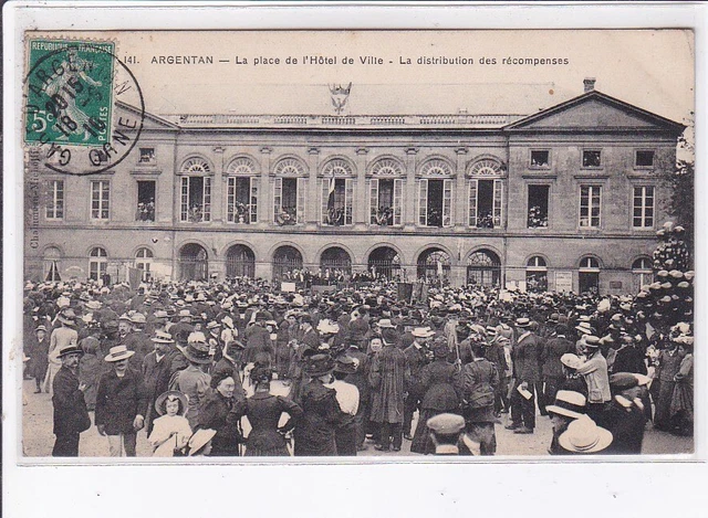 ARGENTAN: la place de l'hôtel de ville - très bon état