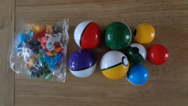 Set Of 8 X Pokemon Balls And Set 24 Assorted Figures - New - Uk Seller