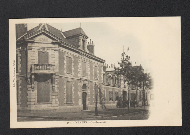 NEVERS (58) GENDARMERIE animée avant 1904