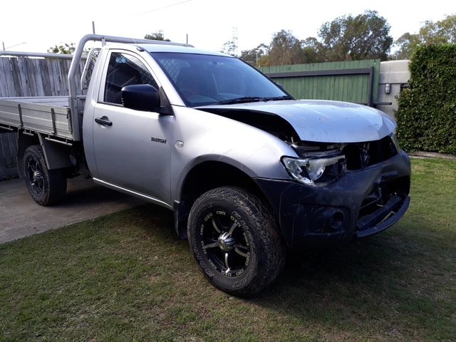 Mitsubishi Triton Gl Tray Back Ute, 2015  Light Damage Brisbane