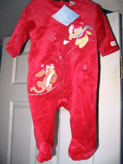 DISNEY STORE POOH TIGGER CHRISTMAS SNOWBALLING BABYSUIT 0 to 3 MONTHS BRAND NEW