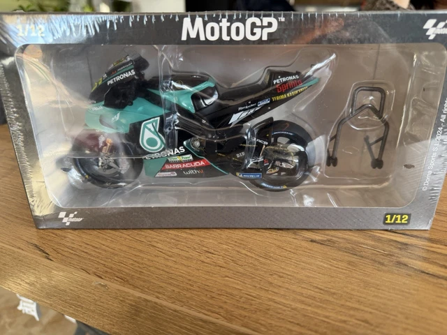 ALTAYA MOTO YAMAHA M1 Valentino Rossi Échelle 1/4 Numéros 12 / 14 / 15