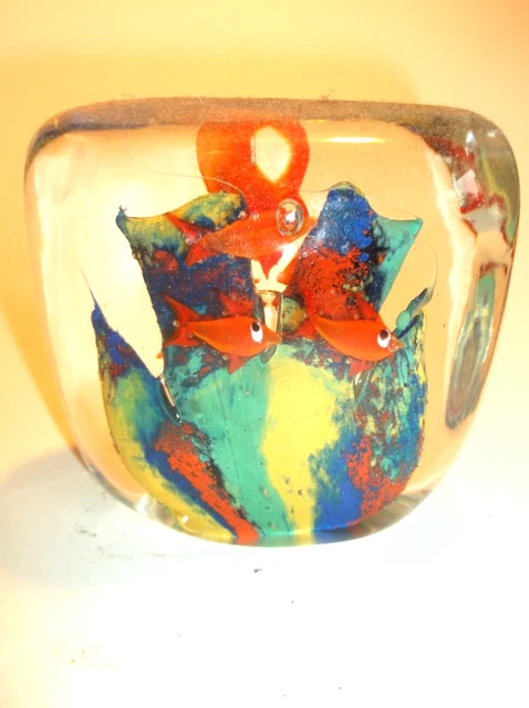 Splendido Display Di Margherite In Vetro: Fiori Finti Decorativi In Un Elegante Vaso, Regalo Semplice E Delicato Per La Casa