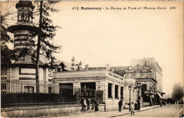 CPA Montmorency Le Bureau de Poste et Avenue Emile (1319926)