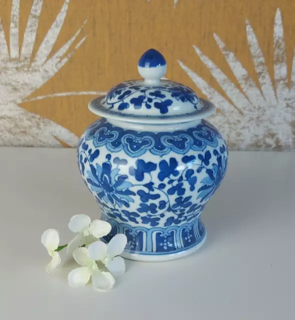 Vintage Chinese Blue & White Floral Lidded Ginger Jar Tea Jar Cannister