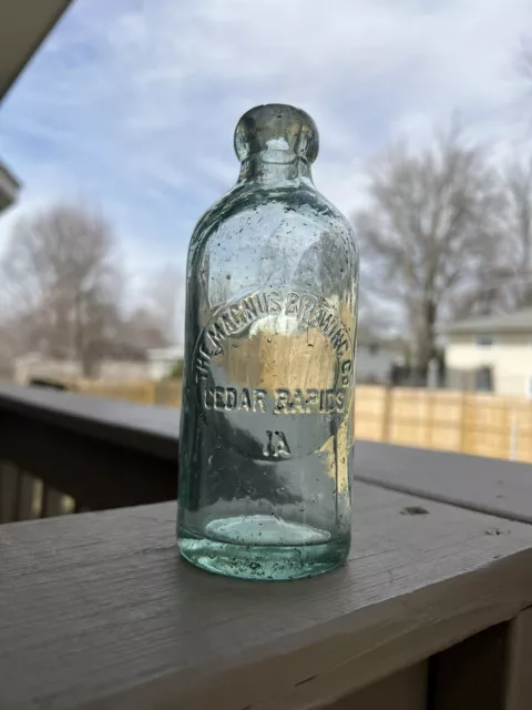CEDAR RAPIDS, IOWA rare 1890s Magnus Brewing Company Hutchinson Beer Bottle