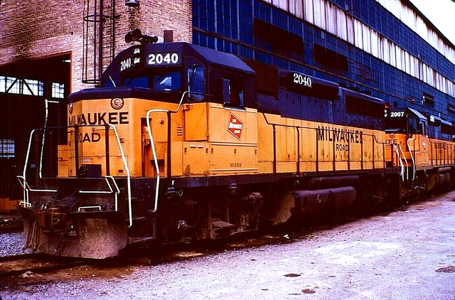 Original Kodachrome Slide Milwaukee Road Gp-40 #2040 Bensenville, Il Jun 1, 1978