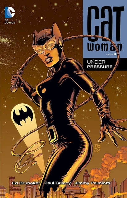 Catwoman Vol. 3: Under Pressure by Brubaker, Ed (paperback)