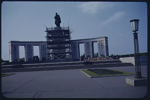 ORIG. KODACHROME RED BORDER FARBDIA DIA BERLIN 1950er WIEDERAUFBAU DENKMAL TOP