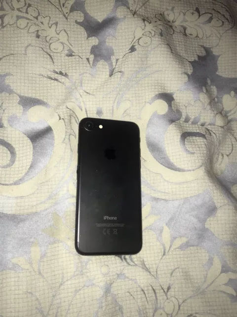 Apple iPhone 7 - 32GB - Jet Black (Unlocked) A1778 (GSM)