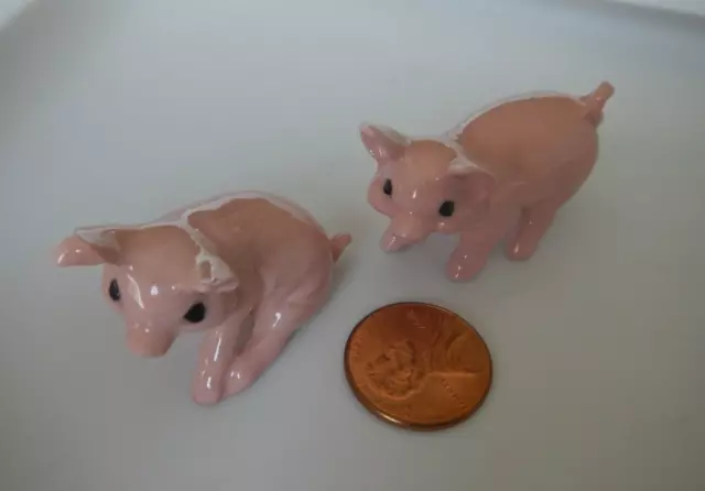 Vintage - Set Of 2 - Miniature Pig / Piglets Figurines - Porcelain Or Ceramic ?