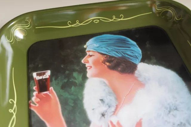 Raro vassoio coca cola numerato donna art deco bordo verde vintage