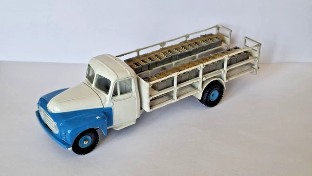 DINKY TOYS : Camion laitier 55 Citroën, réf. 586, échelle 1