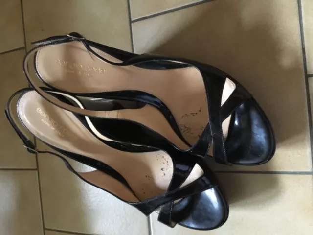 Sandales compensées SERGIO ROSSI cuir vernis pointure 39,5 en très bon état.