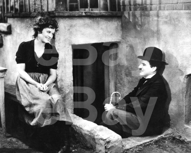 LE GRAND DICTATEUR (1940) Charlie Chaplin, Paulette Goddard Photo 10x8