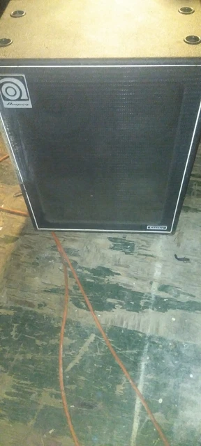 Ampeg SVT-410HLF 4x10" 500-Watt Bass Cabinet with Horn Ampeg SVT-410HLF 4x10" 500-Watt Bass Cabinet with Horn
