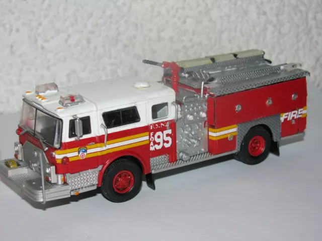 Code 3 FDNY Engine 95 Foam Mack Feuerwehr New York F.D.N.Y.