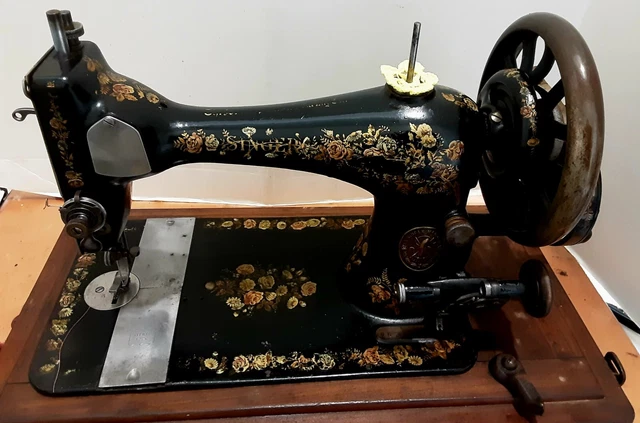 Antique 1890 floral Singer Vibrating Shuttle Model Hand Crank Sewing Machine