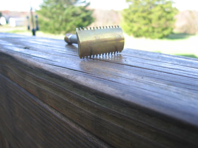 Gillette Old Type Open Comb DE Safety Razor Gold Tone (No Date Code)