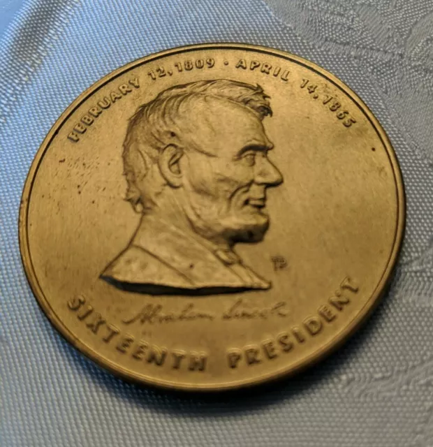 ABRAHAM LINCOLN 16TH PRESIDENT BRASS Coin/Medal Lincoln Memorial on back