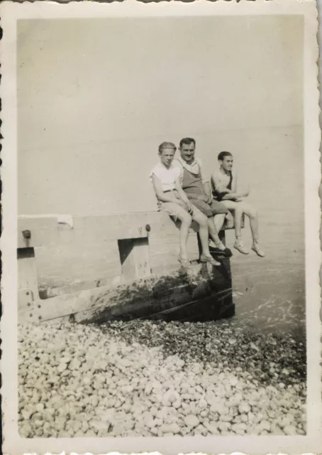 Photo Ancienne - Vintage Snapshot - Mer Bunker Plage Mode Drôle - Sea Fashion