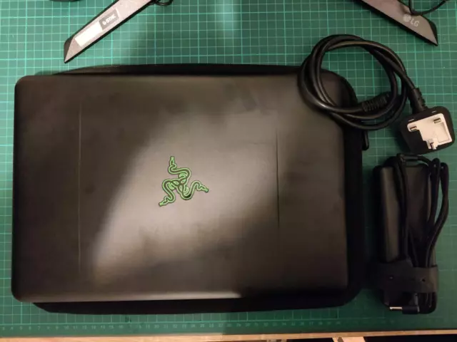 Razer Blade 2016 - 14”, i7-6700HQ, GTX 1060 6GB VRAM, 16GB RAM, 1TB SSD