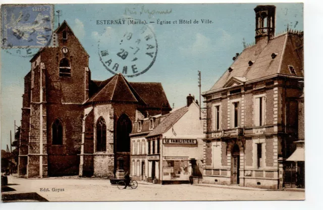ESTERNAY - Marne - CPA 51 - la place de l' Hotel de ville - le Familistere