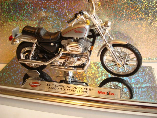Harley-Davidson XL 1200 C Sportster 1200 Personnalisée 1999 Argent - 1:18 Maisto