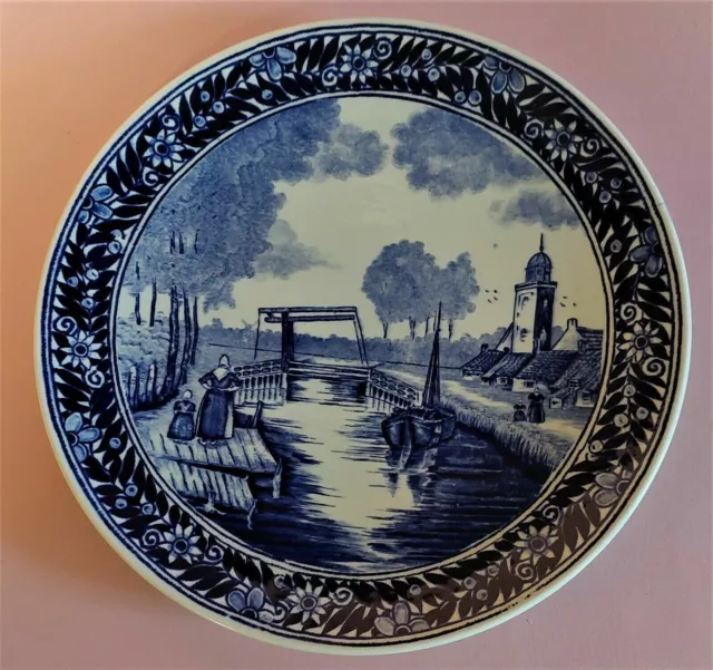 Plat en faïence Delft Boch Fr