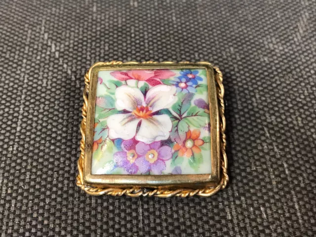 Ancienne petite broche vintage en porcelaine de Limoges France décor de fleurs