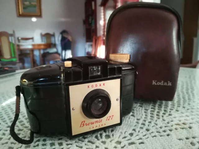 Cámara Antigua FOTOGRÁFICA DE BAKELITA "KODAK-127"+FUNDA