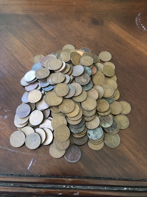 LINCOLN HEAD WHEAT CENTS COIN ROLL OF PENNIES BIN. APPROX 75 coins