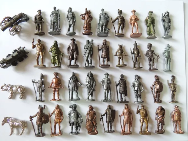 Beau lot de 40 figurines Kinder en métal