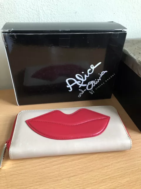 ALICE + OLIVIA by STACEY BENDET LIPS PATCH LEATHER ZIP AROUND WALLET NEW