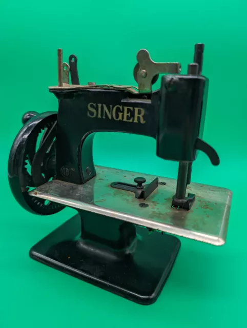 Antique Vintage Singer Mini Sewing Machine Salesman Sample Childs Toy Hand Crank