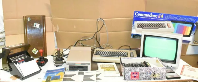 Commodore C 64 II mit Floppy 1541 2 Joysticks + Zubehör!!!