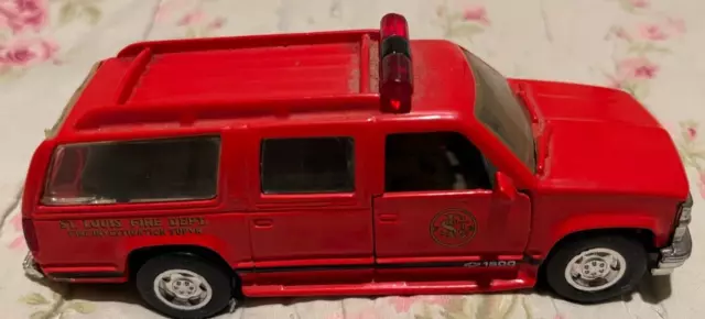 1995 St Louis Fire Dept Investigator Supv Diecast Road Champs Chevrolet Suburban