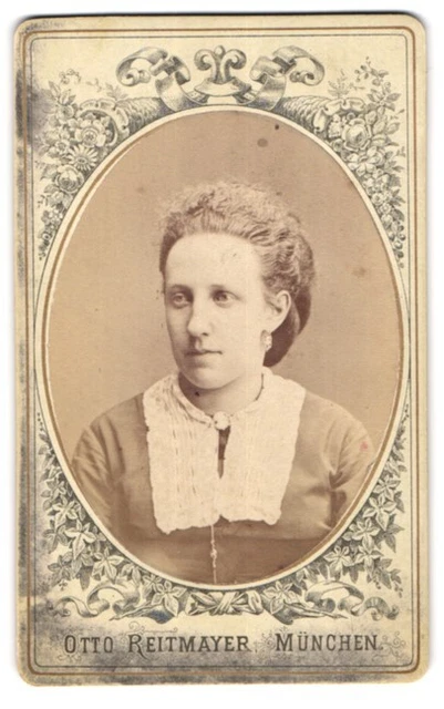 Fotografie Otto Reitmayer, München, Kaufinger-Straße 9, Dame mit Spitzenkragen