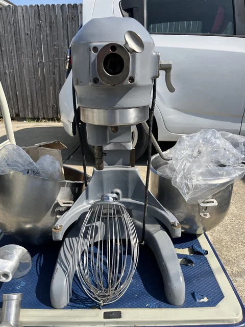Hobart A200 Mixer 20 QuartBakery Mixer 2 Stainless Bowls & 3 Attachments