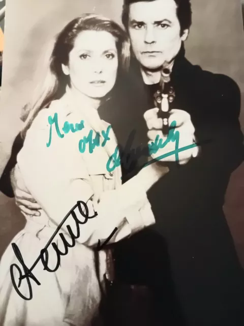 Autographes de Catherine Deneuve et Alain Delon