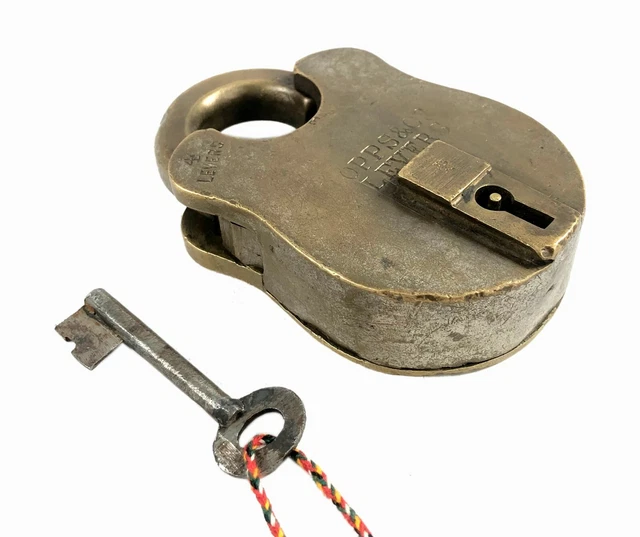 Vintage Collectible Beautiful Solid Brass Old Indian One Key Padlock. G2-403