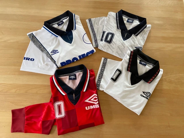 UMBRO 4 Fußball Trickots Herren Jungs - weiß,blau,rot mit Kragen 1x Langarm  NEU