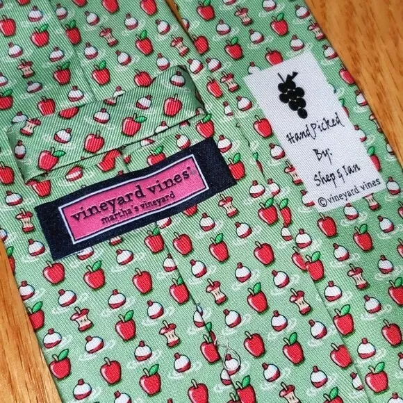 NWT Vineyard Vines boys silk tie Bobbing for Apples Green Shep & Ian green